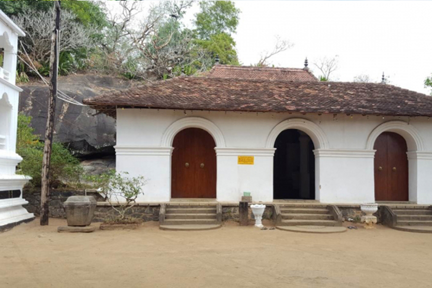 Degalldoruwa Raja Maha Viharaya: A Hidden Gem of Kandyan Art