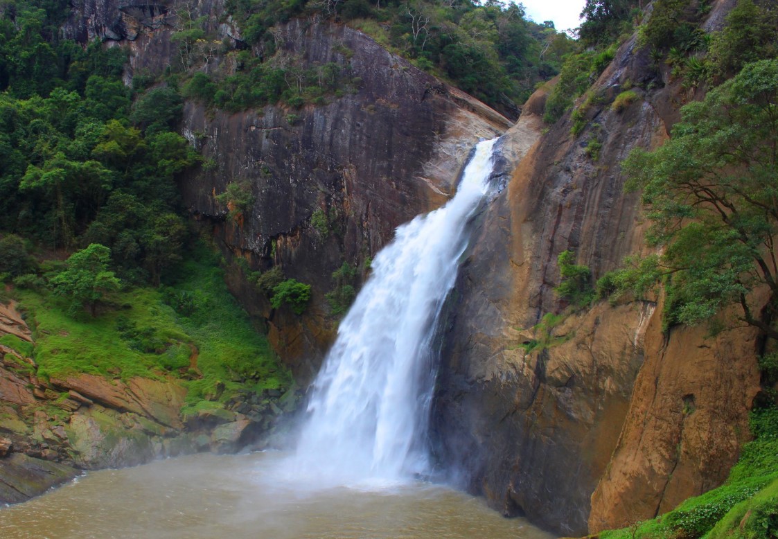 Dunhinda Falls: Sri Lanka’s Bridal Veil of Nature