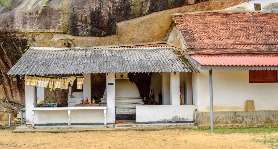 Bambaragala Rajamaha Viharaya: A Sacred Temple Hidden in the Hills