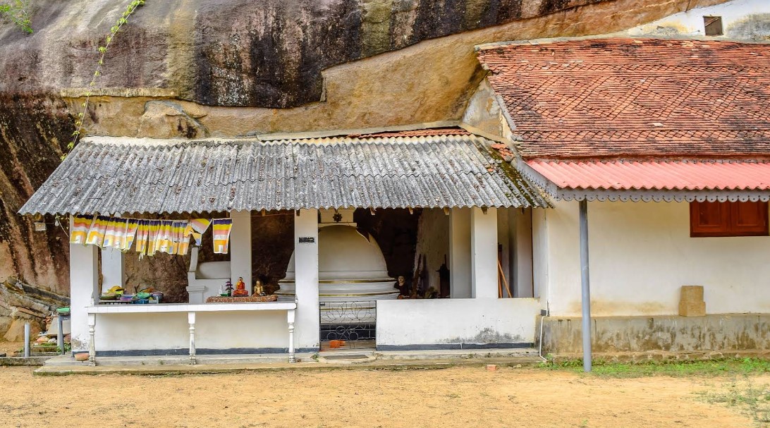 Bambaragala Rajamaha Viharaya: A Sacred Temple Hidden in the Hills