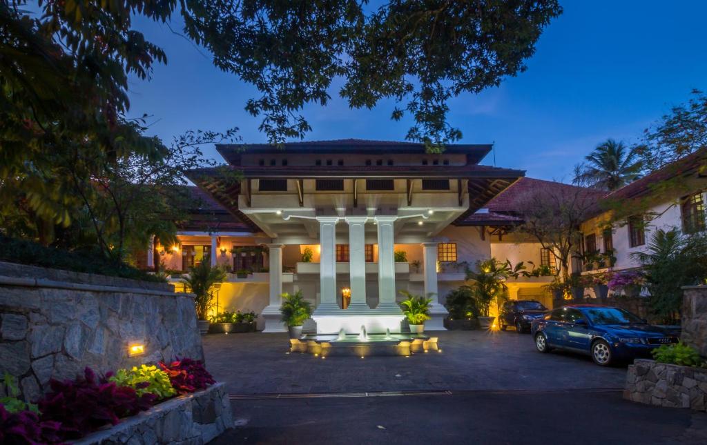 Mahaweli Reach Hotel: A Luxurious Escape in Kandy, Sri Lanka