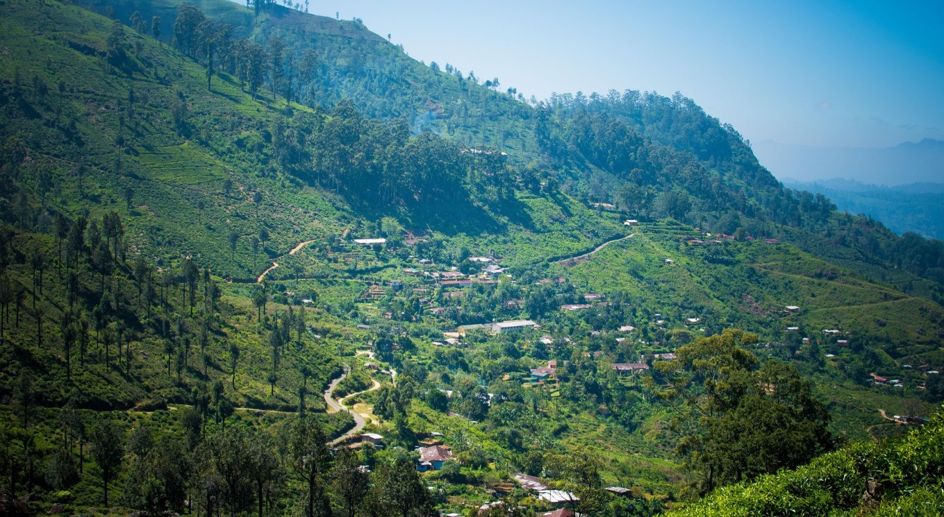 Namunukula Mountain Range: A Majestic Presence in Sri Lanka’s Eastern Highlands
