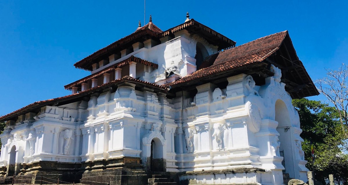 Lankathilaka Temple: A Testament to Sri Lanka’s Buddhist Heritage