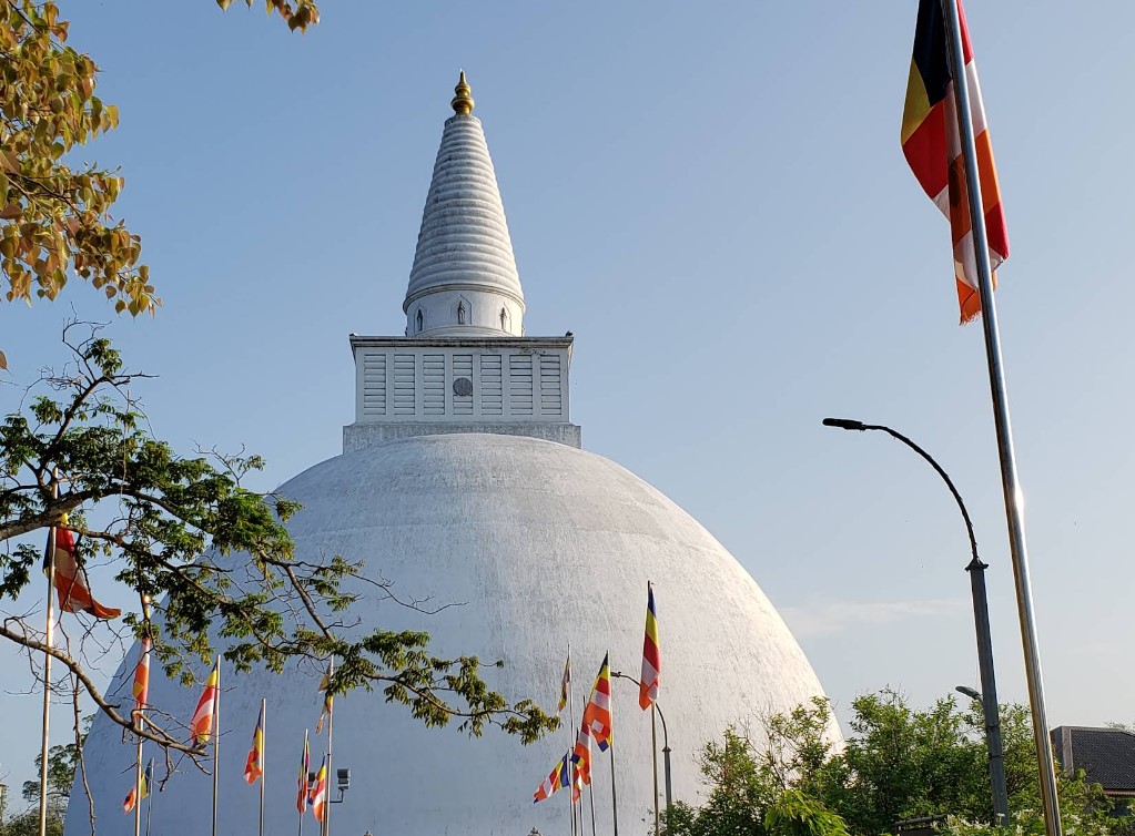 Mirisawetiya Viharaya: A Monument of Devotion and Sovereignty