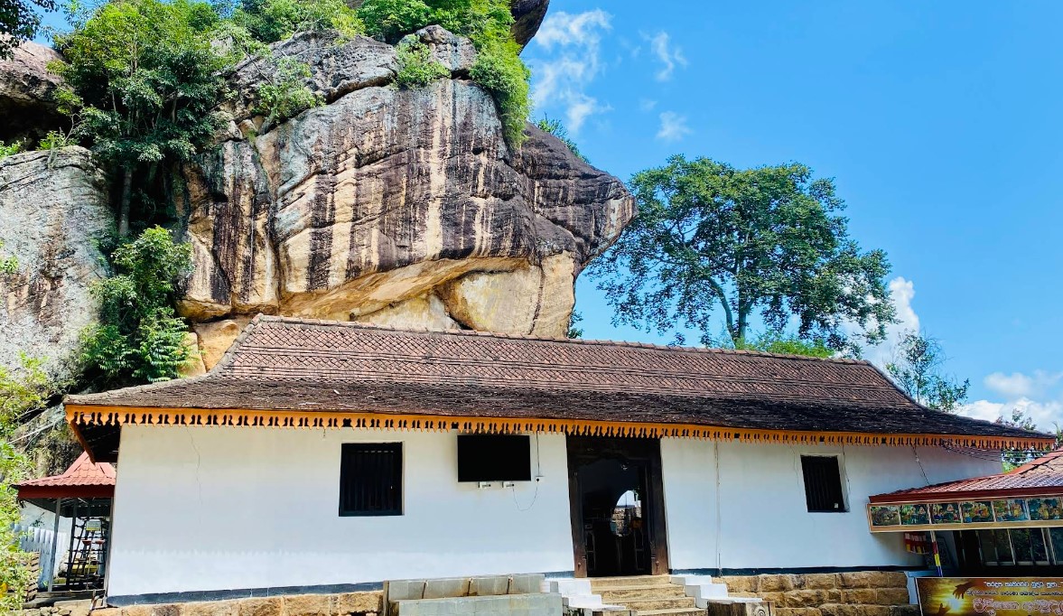 Ridee Viharaya: The Sacred Silver Temple of Kurunegala